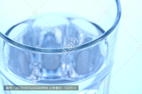 水