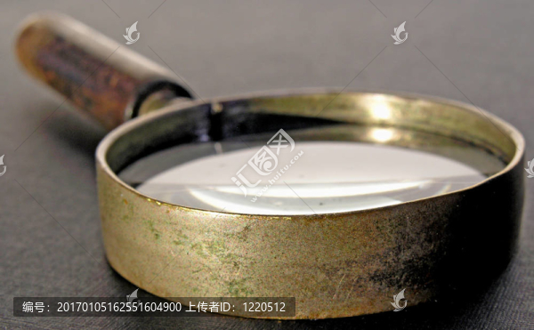 古老的望遠(yuǎn)鏡