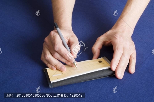 寫(xiě)一張支票