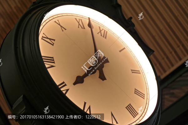 墻上的時(shí)鐘