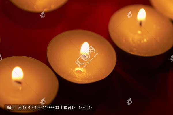燭光在靠近
