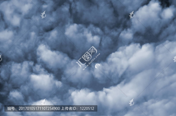 云和月