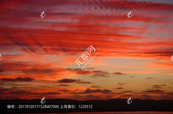 紅色的云