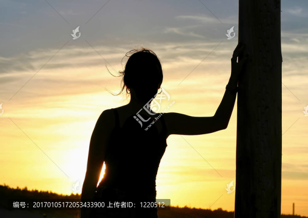 有夕陽的女孩