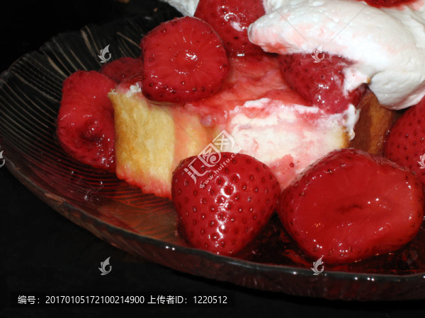 草莓甜點(diǎn)