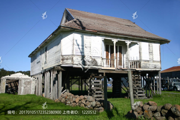 舊房子和車庫(kù)