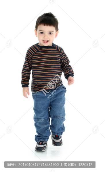 小男孩走