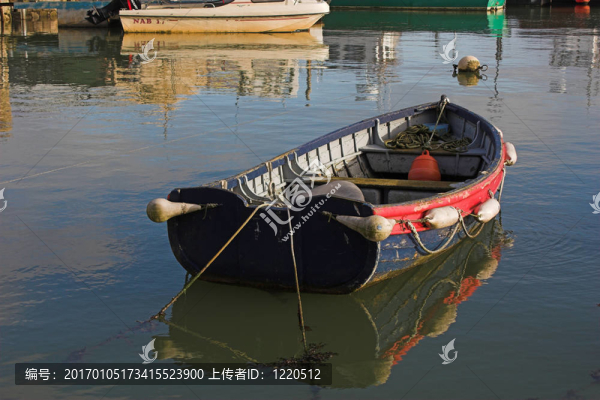 藍(lán)色的舊船