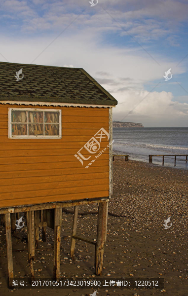 海灘小屋踩高蹺