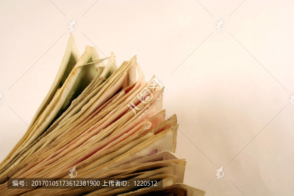 大量現(xiàn)金