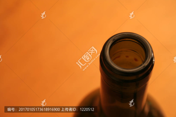 酒瓶的邊緣