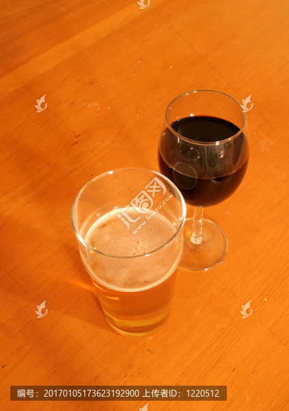 啤酒和紅葡萄酒