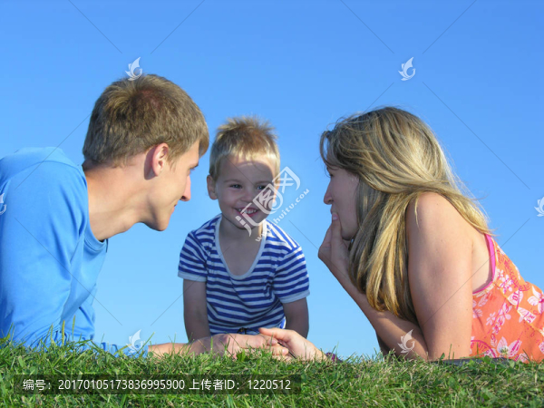 臉上的家庭-匯圖網(wǎng) www.fosd68.com 臉上的家庭