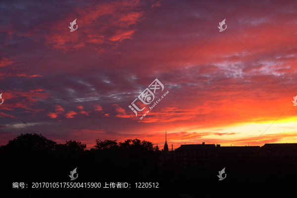 上述城市的日落