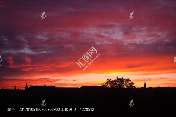上述城市的日落