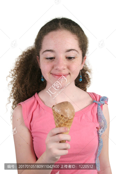 巧克力冰淇淋的女孩