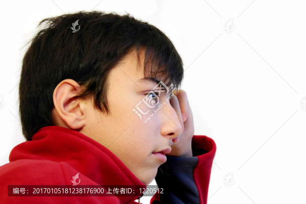 體貼的少女。