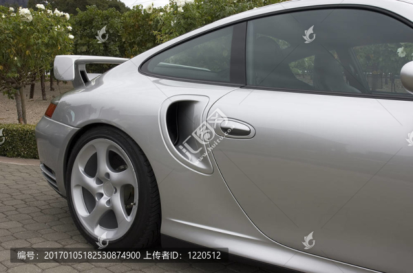 銀色跑車
