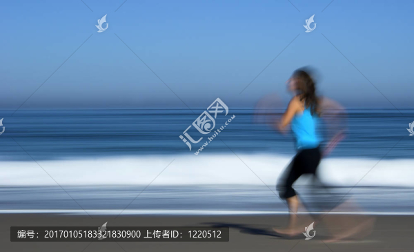 女孩跑