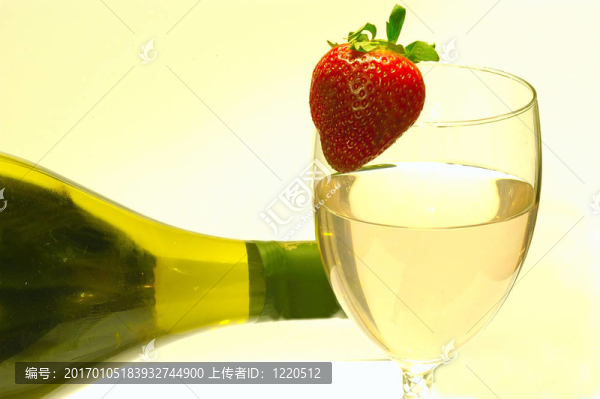 酒與酒瓶
