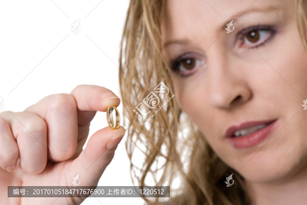 吸引女人看凝膠膠囊