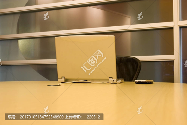 隨著筆記本電腦和桌上的PDA的會(huì)議室