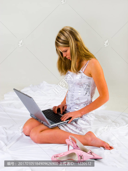 女孩用的筆記本電腦