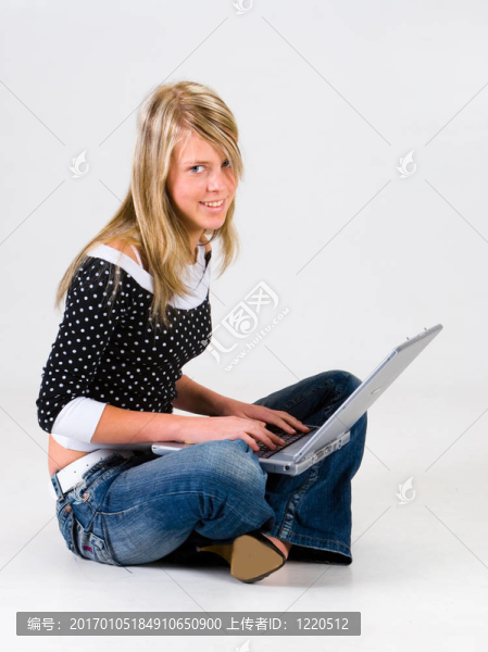 女孩用的筆記本電腦