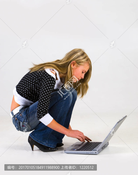 女孩用的筆記本電腦