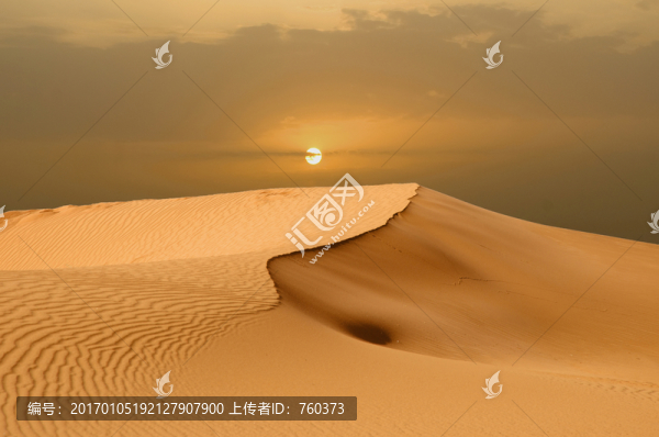 夕陽下的沙漠