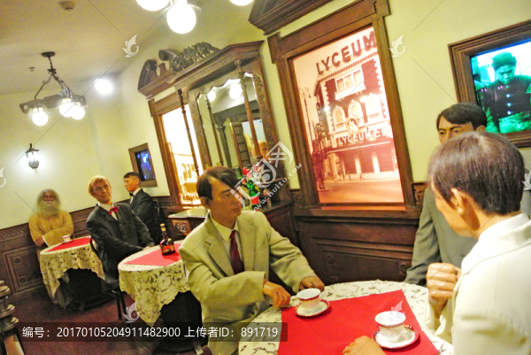 民俗蠟像,咖啡館