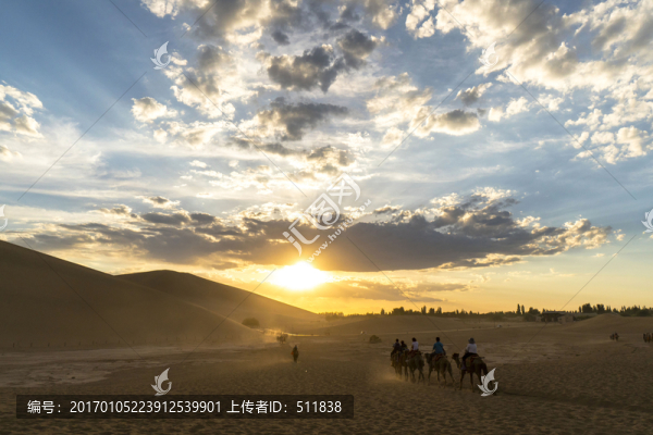 敦煌鳴沙山夕陽(yáng)