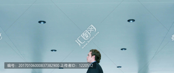 商人看左邊