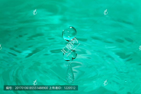 水綠色