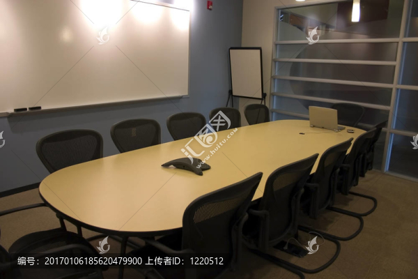 隨著筆記本電腦和桌上的PDA的會(huì)議室