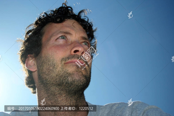 人和天空
