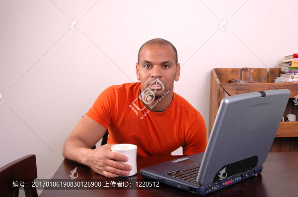 喝咖啡休息