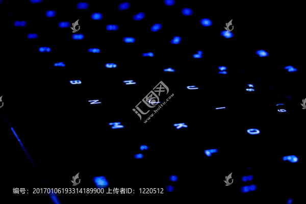藍(lán)色的霓虹燈的鍵盤(pán)