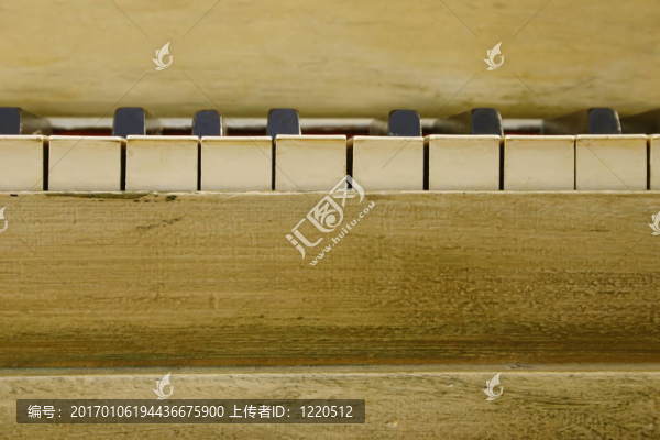 古董鋼琴