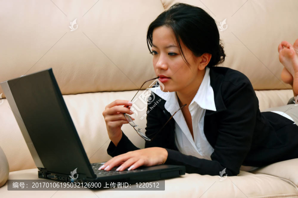 思想的女人