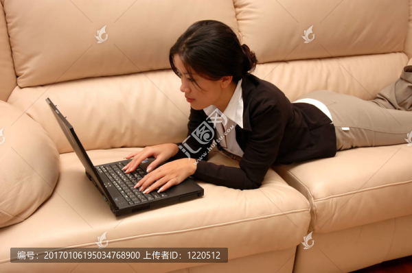 在家工作的女人