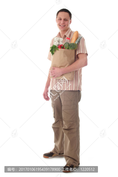 男子拿著包