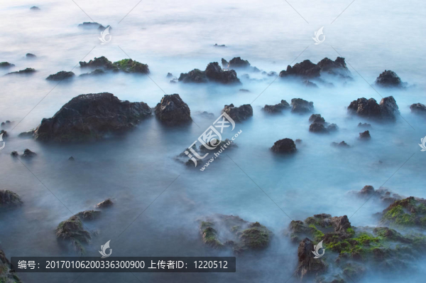 波浪與巖石2
