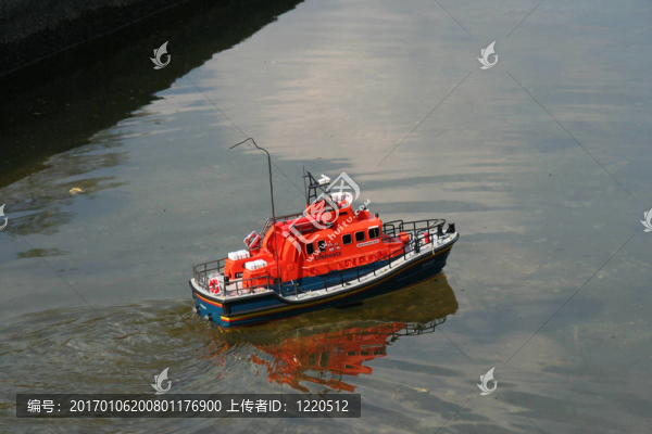 船。船。浮。在水上。