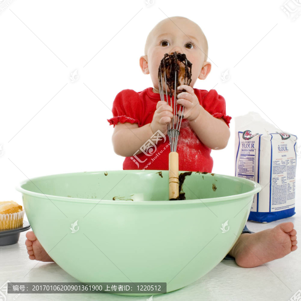 嬰兒舔蛋糕攪拌機