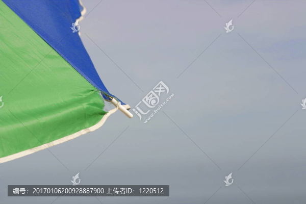 藍綠色的陽傘