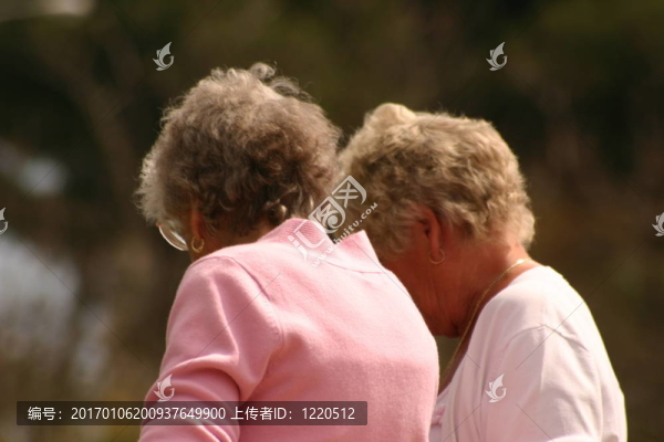 兩個老女人