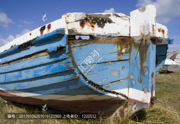 岸上的老藍(lán)船