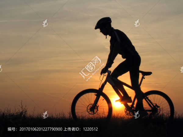 騎腳踏車兜風(fēng)