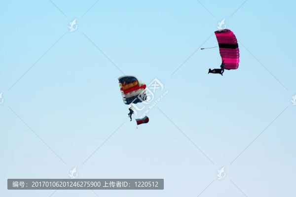 兩個(gè)降落傘